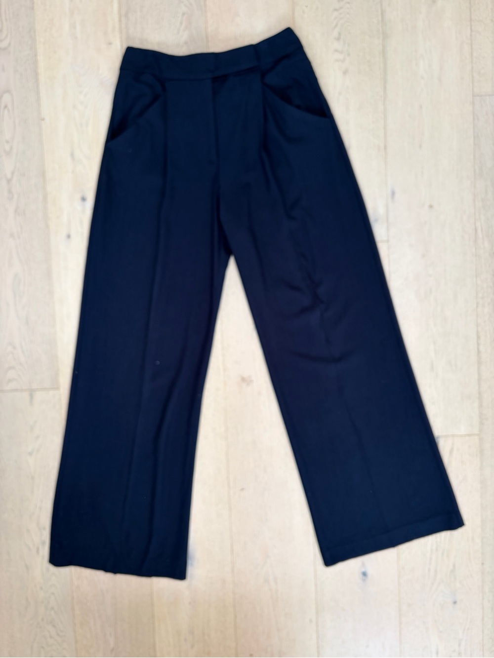 New with tags Veronica Beard Marbeau pants in classic navy, size 10